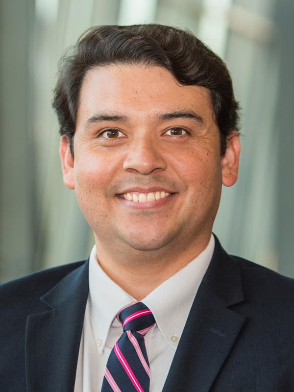 Headshot of Raymund Diaz