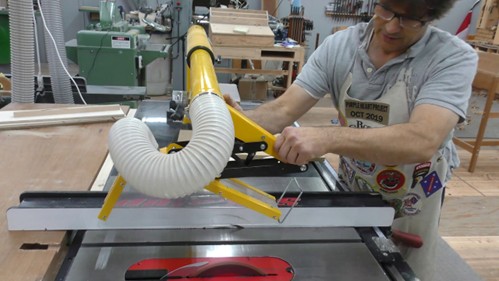 Dust filter for saw