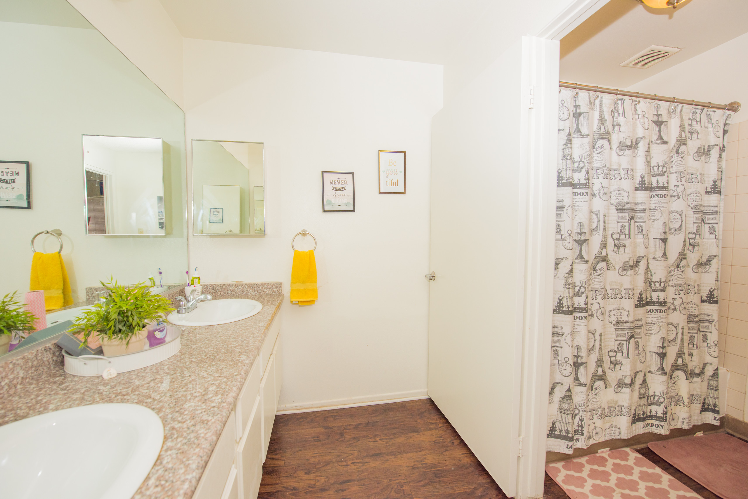 csudh-housing-apartment-bathroom-2